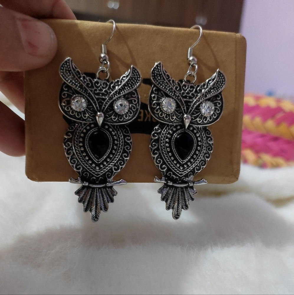 Quirky Earring - Picture 4 of 4